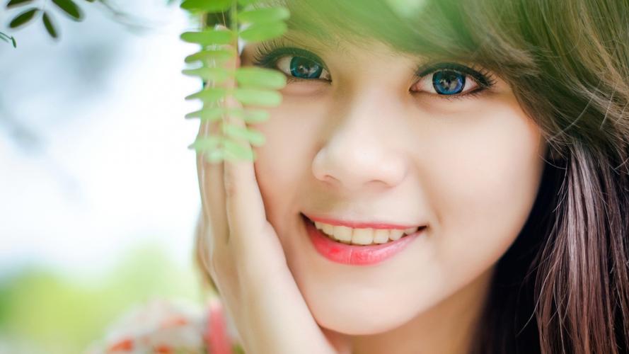 做团扇学“点蓝” 台湾大学生沉浸式体验传统非遗技艺